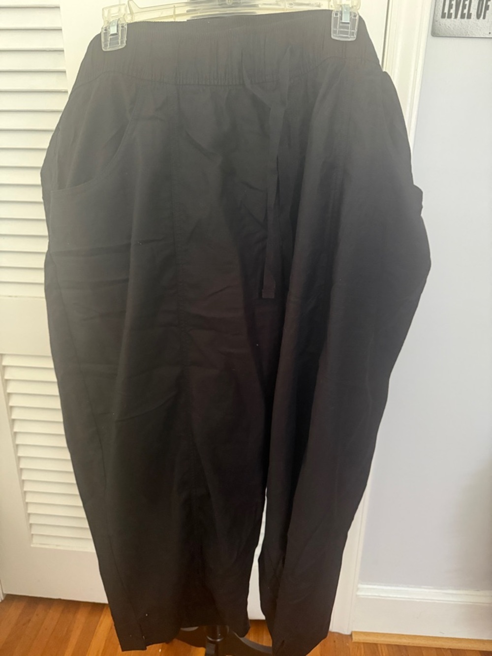 Lane Bryant Black Elastic-Waist Capris with Pockets